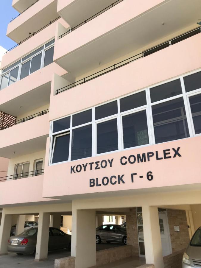 Pool Apartment Larnaca Dış mekan fotoğraf