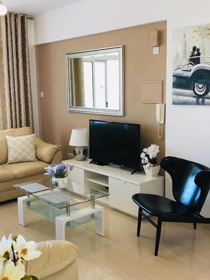 Pool Apartment Larnaca Dış mekan fotoğraf