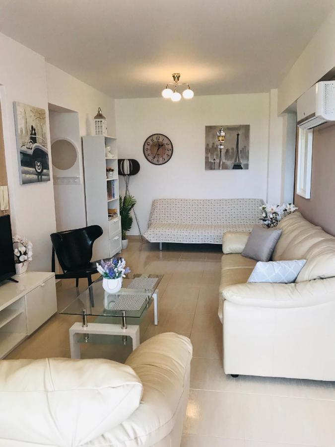 Pool Apartment Larnaca Dış mekan fotoğraf